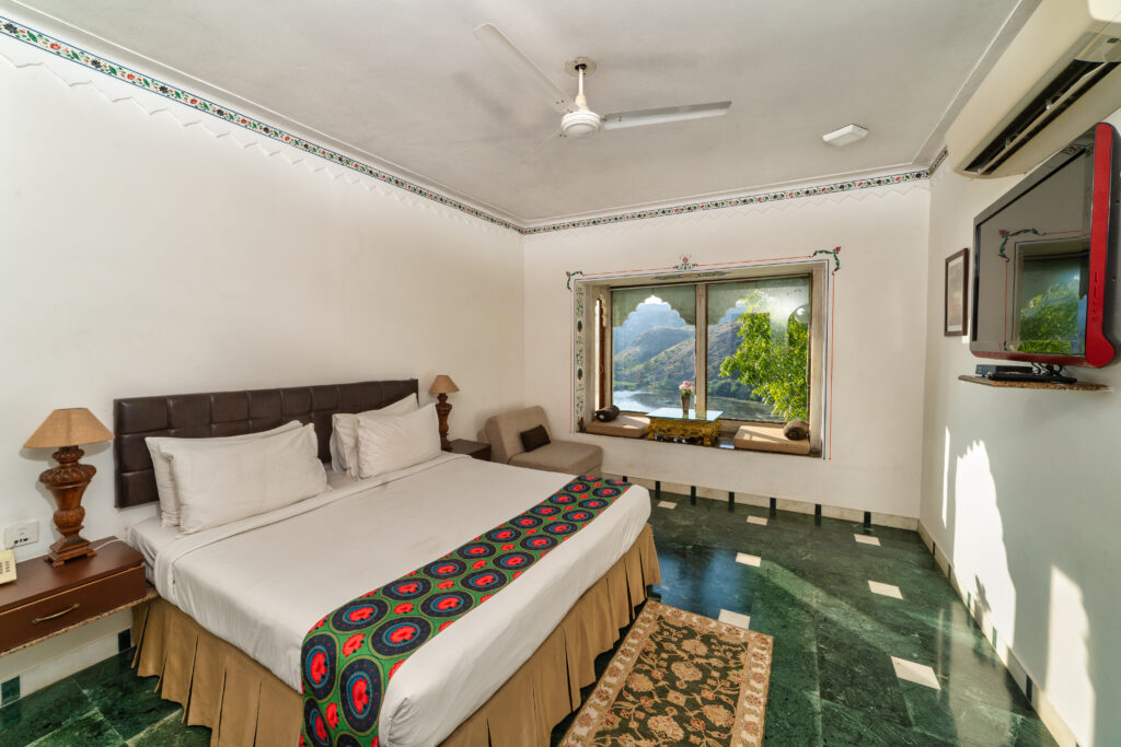 Resort in Udaipur 8 Grand Lake View Room